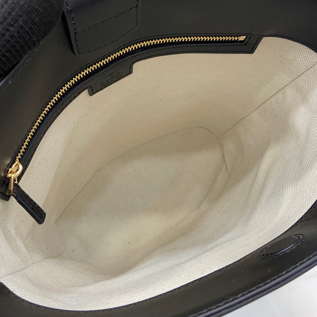 GUCCI small horsebit embellished leather bucket bag
